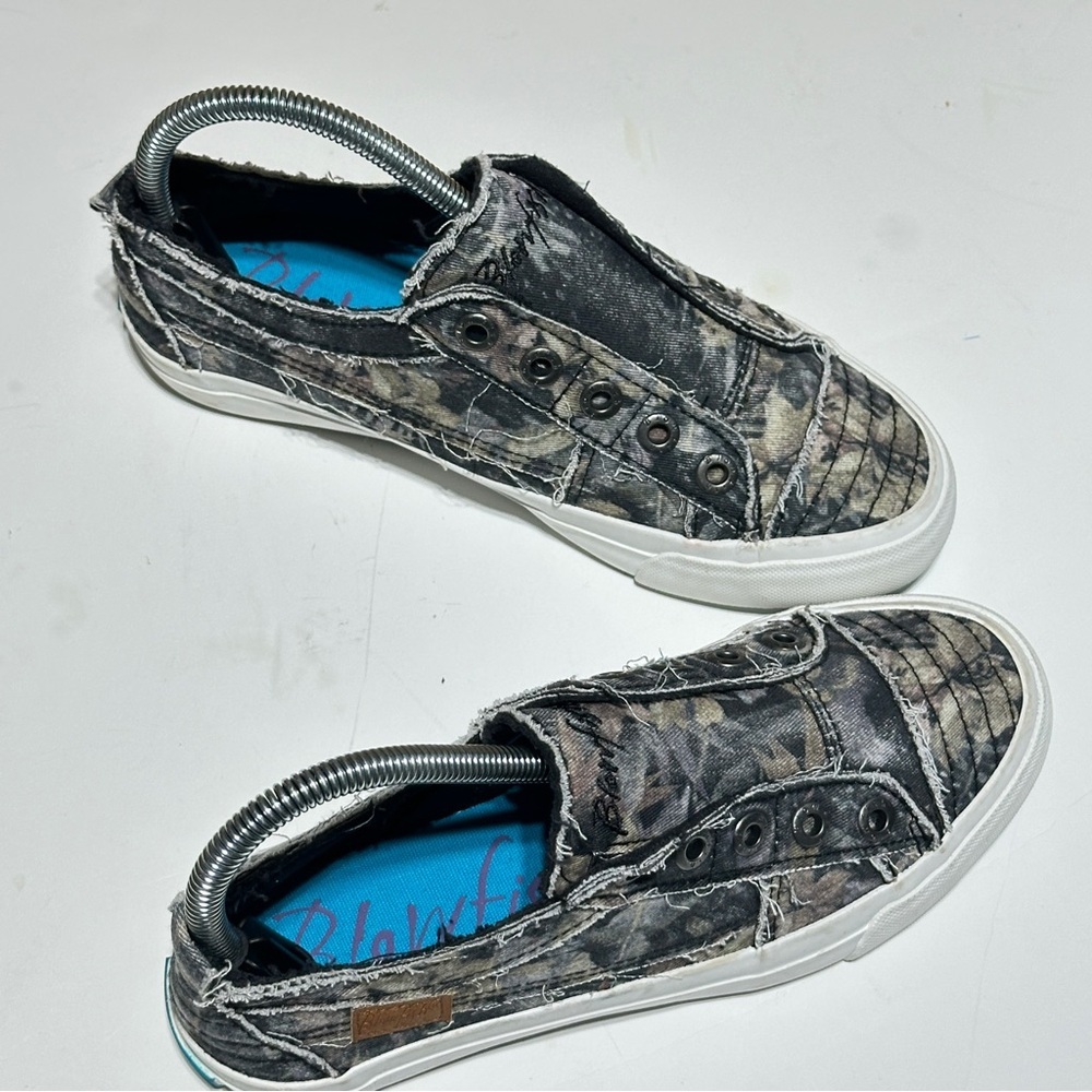 👉 Blowfish Malibu Distressed Camo Slip-On Sneakers – Size 6.5 - Picture 5 of 6